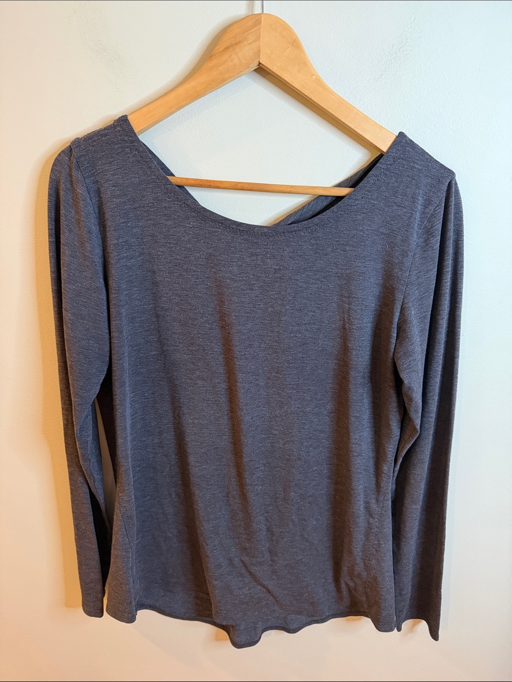 5/$25!! Athleta Long Sleeve Scoop Neck Twist Back Top in Charcoal Gray